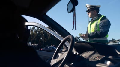 Quase 100 detidos por conduzir sem carta na Operação Ano Novo - TVI