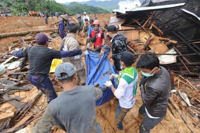 Pelo menos 15 mortos em deslizamento de terra na Indonésia - TVI