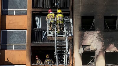 Três mortos e 19 feridos em incêndio em Barcelona - TVI