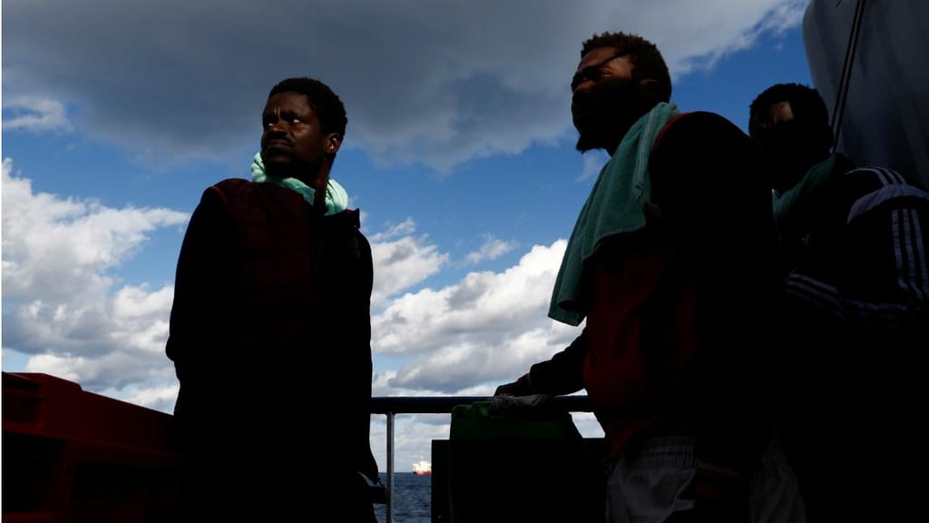Refugiados a bordo do barco Sea-Watch 3 - Malta