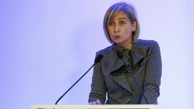 Ministra da Saúde garante esforços para dar melhores condiçoes a profissionais - TVI
