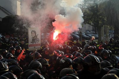 Bombeiros sapadores fazem greve de duas semanas - TVI