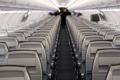 Companhia aérea mostra lugares com bebés para que os passageiros possam evitá-los - TVI
