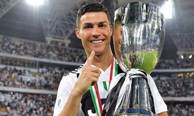 «Com muito respeito por Messi, Ronaldo merecia o The Best» - TVI