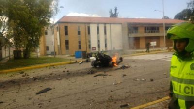 Sobe para 21 o número de mortos após explosão de carro armadilhado em Bogotá - TVI
