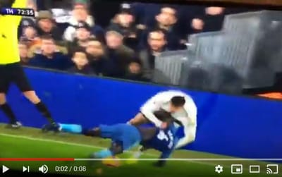 VÍDEO: no Fulham-Tottenham ficou a dúvida, era futebol ou... wrestling? - TVI