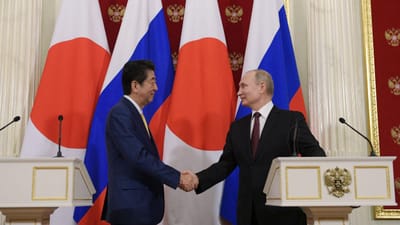 Putin e Abe comprometem-se com tratado de paz suspenso desde a II Guerra Mundial - TVI