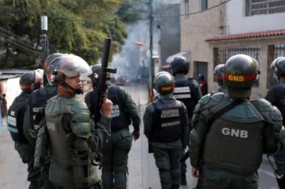 Venezuela reforça presença militar na fronteira com o Brasil - TVI
