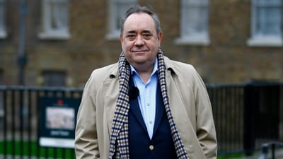 Antigo primeiro-ministro da Escócia detido em investigação de assédio sexual - TVI