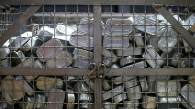 Afinal, as mais de 24 mil latas de sardinha recolhidas, estavam aptas para consumo - TVI