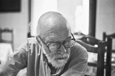 Morreu o poeta, tradutor e editor Rui Caeiro - TVI