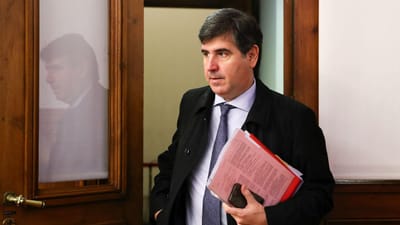 Caso EDP: ex-secretário de Estado da Energia Artur Trindade constituído arguido - TVI