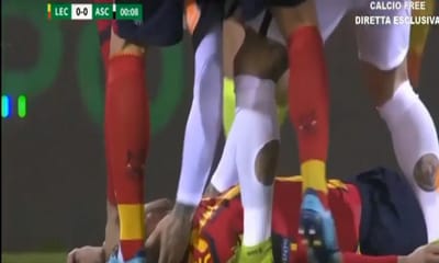 VÍDEO: jogador cai inanimado e Lecce-Ascoli é adiado - TVI