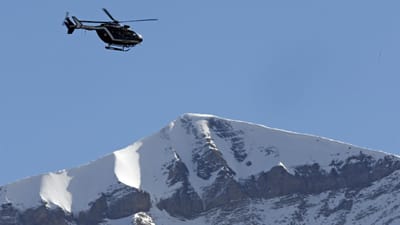 Quatro feridos já foram retirados da neve após avalancha nos Alpes suíços - TVI