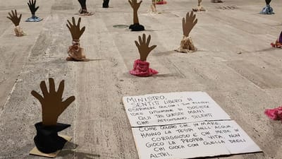 As mãos que se afundam no mar ergueram-se contra Salvini - TVI