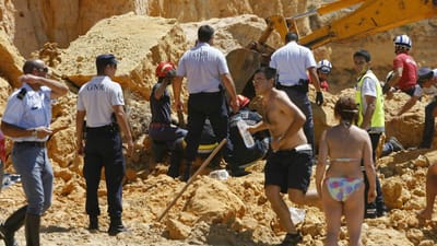 Praia Maria Luísa: Estado condenado a pagar mais de um milhão de euros aos familiares das vítimas da derrocada - TVI