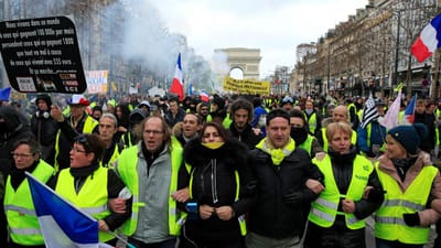 Coletes amarelos marcham até Paris para exigir referendo - TVI