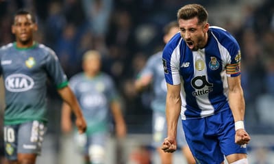 VÍDEO: Herrera faz o terceiro golo do FC Porto em Tondela - TVI