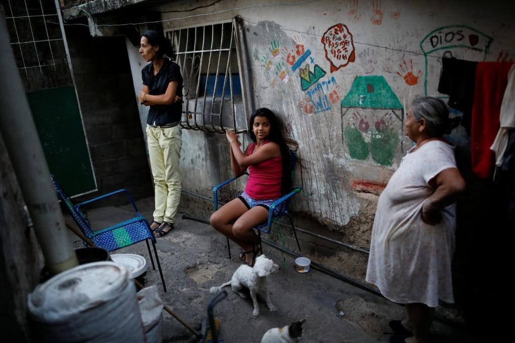 Venezuelanos desesperam pela chegada de ajuda humanitária