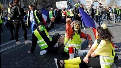 Milhares de coletes amarelos mantêm pressão em França - TVI