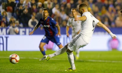 Real Madrid só foi lá de penálti: Benzema e Bale dão vitória - TVI