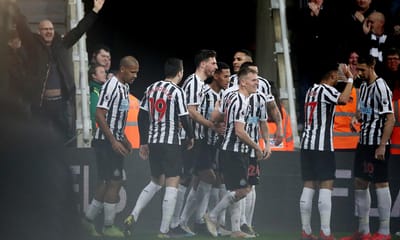 VÍDEO: o golo mostruoso de Schar na vitória do Newcastle - TVI