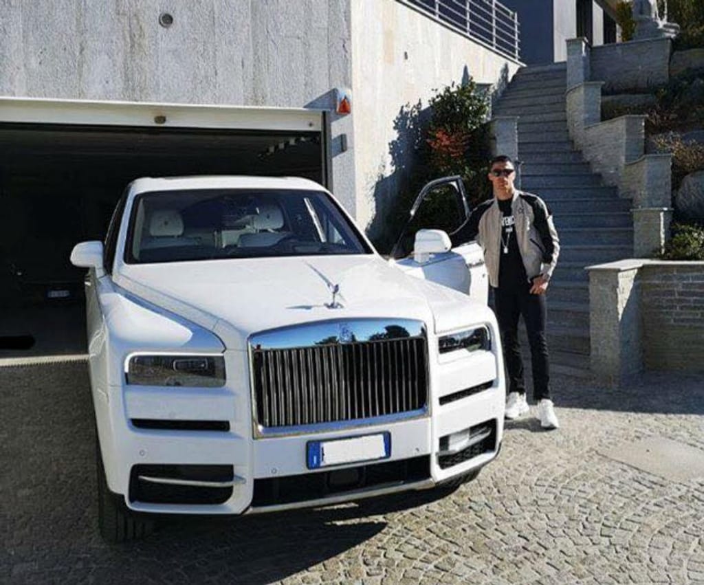 Cristiano Ronaldo e o novo Rolls-Royce Cullinan 