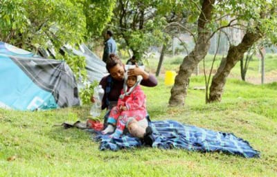 Imigrantes venezuelanos dormem sob pontes ou em parques de Bogotá - TVI