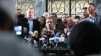 Guardas detidos por não terem executado ordem de captura a Guaidó - TVI