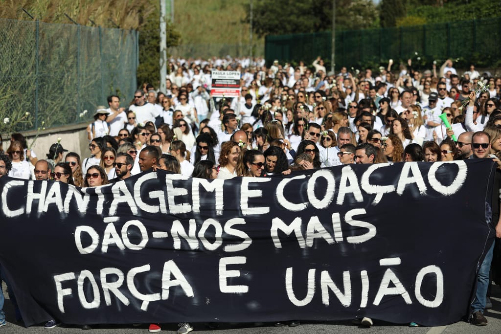 Milhares de enfermeiros participam numa marcha pela enfermagem em Lisboa
