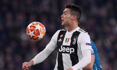 Champions: Cancelo está confiante que Ronaldo joga em Amesterdão - TVI