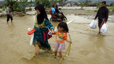 Indonésia: inundações já provocaram 89 mortos e 74 desaparecidos - TVI