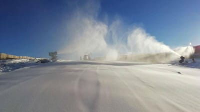 Serra da Estrela: estância de esqui produz neve para prolongar a época - TVI