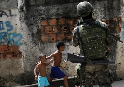 Pelo menos dez mortos em operação policial em favelas do Rio de Janeiro - TVI