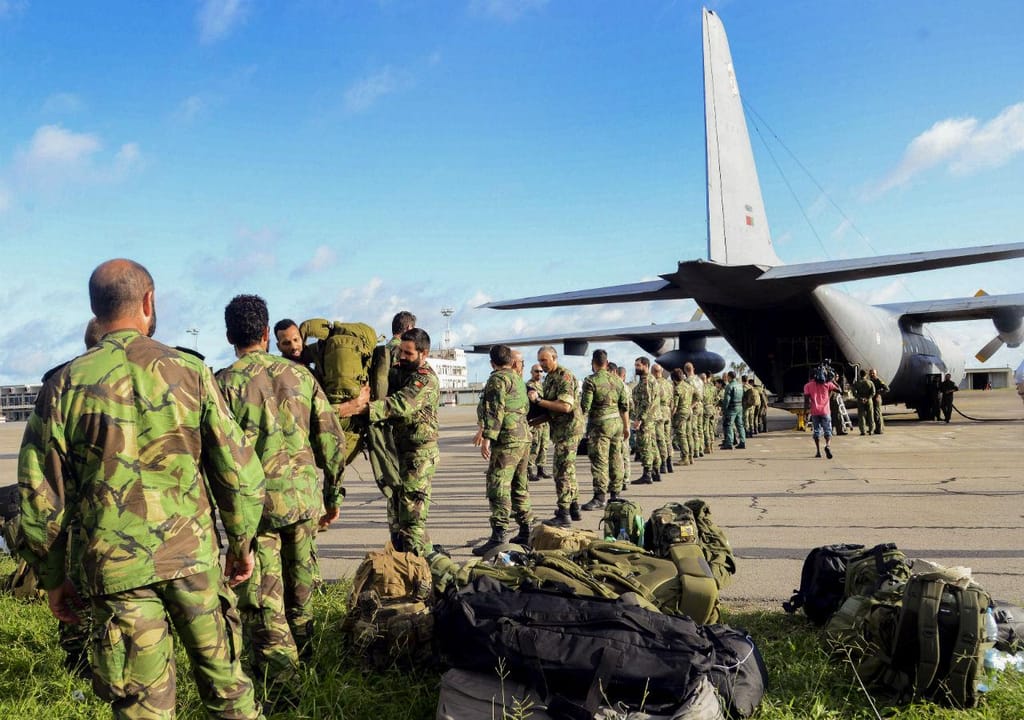 Militares portugueses chegam à cidade de Beira