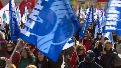 Milhares de professores manifestam-se em Lisboa - TVI