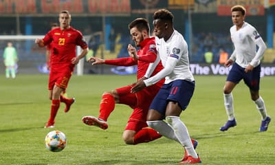 UEFA pune Montenegro em 20 mil euros e um jogo à porta fechada - TVI