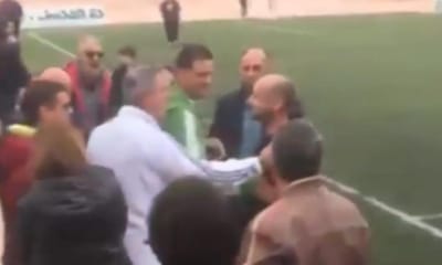 VÍDEO: árbitro tira a camisola e confronta pai de jogador - TVI
