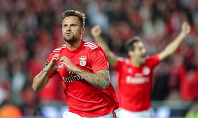 VÍDEO: o chapéu de Seferovic no terceiro golo do Benfica na Feira - TVI
