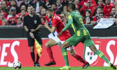 Três perdas e um passe errado: foi assim a estreia de Taarabt pelo Benfica - TVI