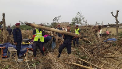 Pelo menos 30 mortos e 500 feridos em tempestade no sul do Nepal - TVI