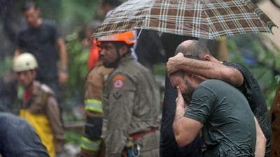 Dois prédios colapsam no Rio de Janeiro após temporal - TVI