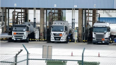 GNR escolta camiões cisterna com combustíveis - TVI