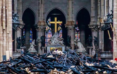 Governo sérvio doa um milhão de euros para reconstrução de Notre-Dame - TVI
