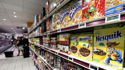 Chocolates, gomas e refrigerantes banidos da publicidade para crianças - TVI
