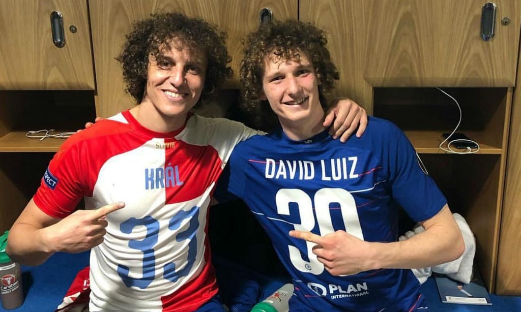 David Luiz com Alex Král