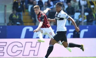 VÍDEO: Parma trava Milan com golaço de Bruno Alves de livre direto - TVI