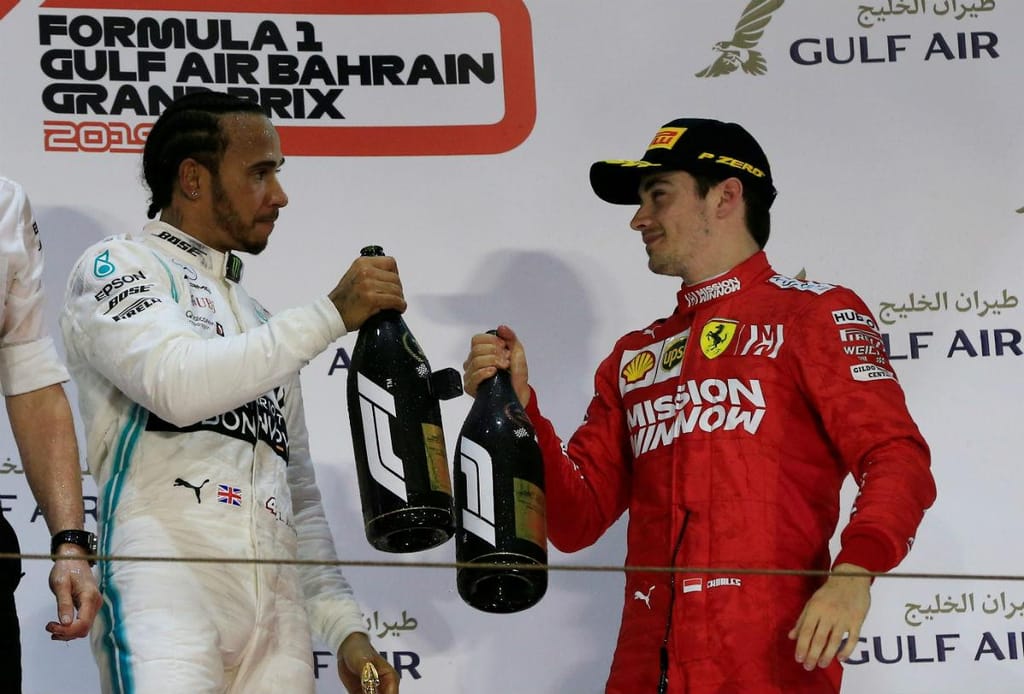 Lewis Hamilton e Charles Leclerc (Reuters)