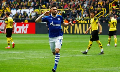 Dortmund teve uma tarde de terror, perdeu o dérbi e ficou longe do título - TVI