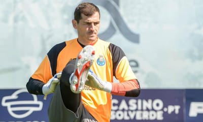 FC Porto: plantel visita Casillas antes de seguir para estágio - TVI